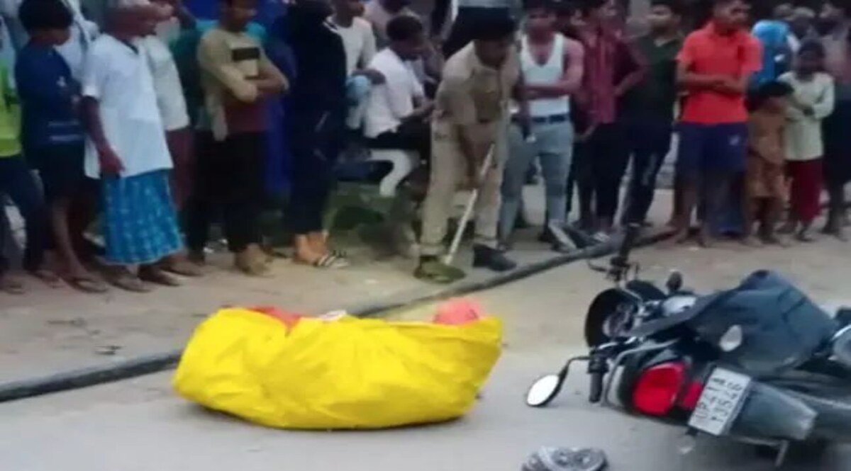 पॉलिथिन में बांधकर बाइक पर ले जा रहे थे लाश, स्पीड ब्रेकर ने कर दिया हत्या का खुलासा अयोध्या में बाइक सवार कातिल पॉलिथिन में लपेटकर लाश ठिकाने ले जा रहे थे