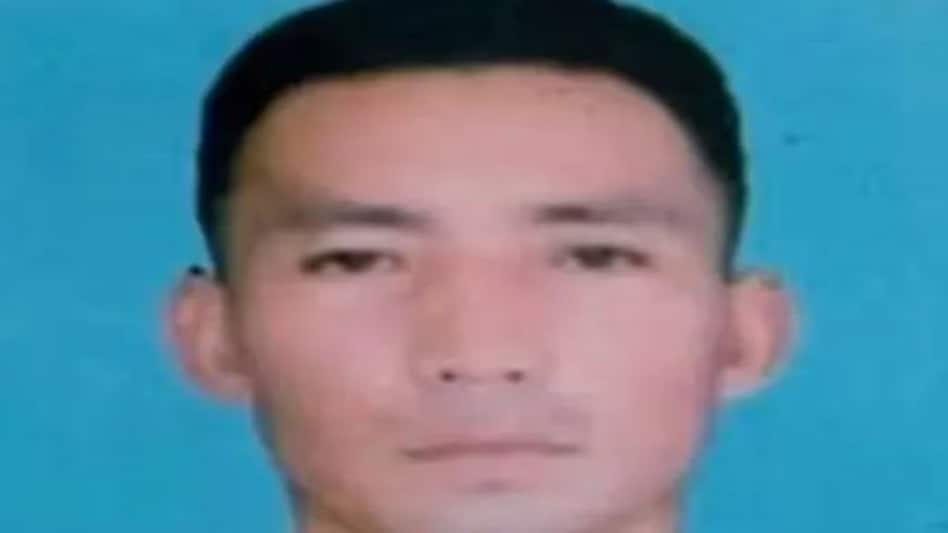 Manipur : सेना के इस जवान का पहले अपहरण हुआ फिर सिर में मारी गोली Manipur : सेना के इस जवान का पहले अपहरण हुआ फिर सिर में मारी गोली