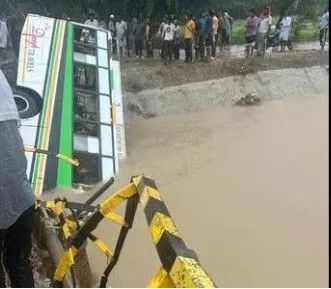 पंजाब के मुक्तसर में बस नहर में गिरी, 2 महिला समेत 5 की मौत, 45 का रेस्क्यू, बाकी की तलाश जारी punjab news