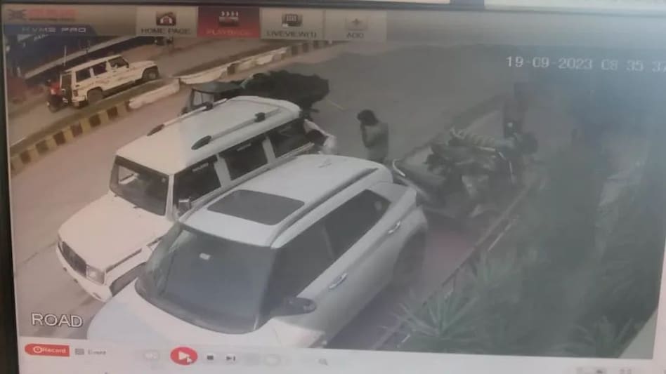 रायगढ़ के एक्सिस बैंक में 7 करोड़ की डकैती, मैनेजर को चाकू मारकर किया घायल रायगढ़ के एक्सिस बैंक में 7 करोड़ की डकैती, मैनेजर को चाकू मारकर किया घायल