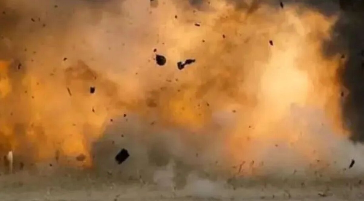 दिल्ली के बवाना इलाके में फैक्टरी में विस्फोट, 2 लोगों की मौत, कई घायल Factory explosion in Bawana