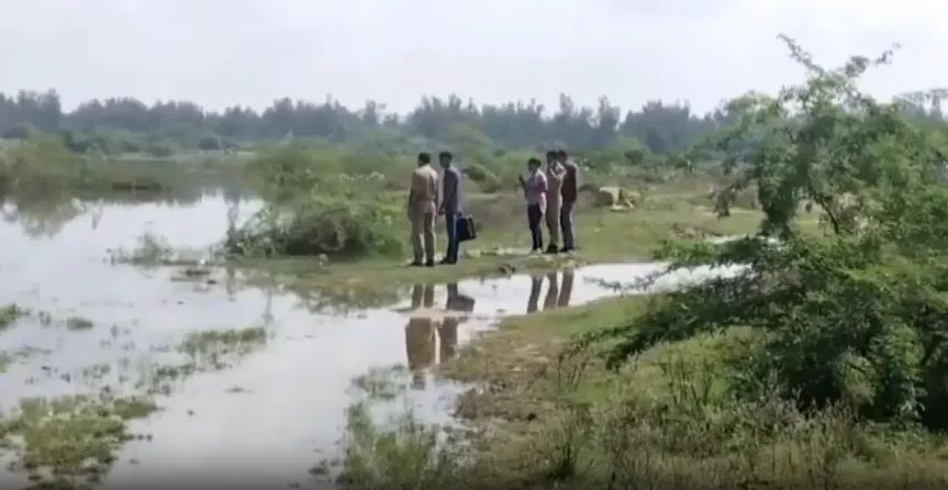 मंदिर गई युवती की 30 घंटे बाद मिली लाश, तालाब में शव मिलने से सनसनी, रेप बाद हत्या की आशंका मंदिर गई युवती की 30 घंटे बाद मिली लाश, तालाब में शव मिलने से सनसनी, रेप बाद हत्या की आशंका