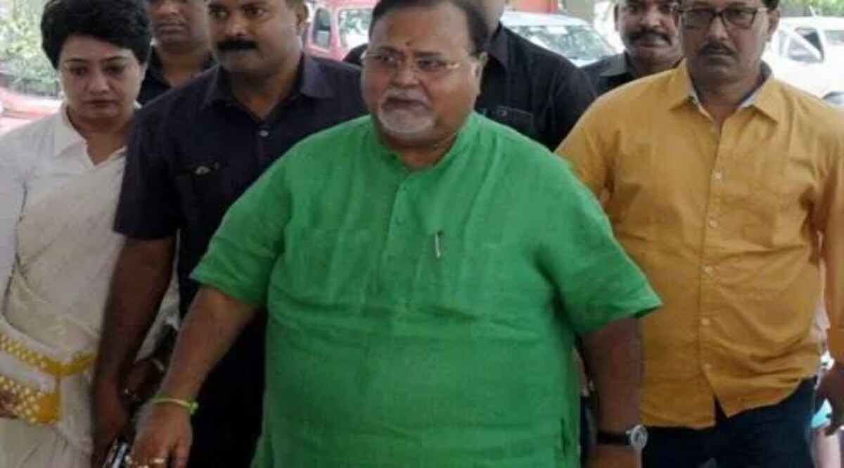 बंगाल के राज्यपाल ने पार्थ चटर्जी का नाम आरोपपत्र में शामिल करने की स्वीकृति दी : सीबीआई Partha Chatterjee