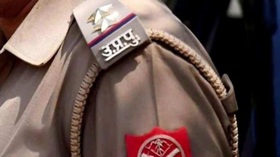 शामली में थानेदार करवा रहा था अवैध रेत खनन, थाना प्रभारी सहित तीन पुलिसकर्मियों सस्पेंड शामली में थानेदार करवा रहा था अवैध रेत खनन, थाना प्रभारी सहित तीन पुलिसकर्मियों सस्पेंड