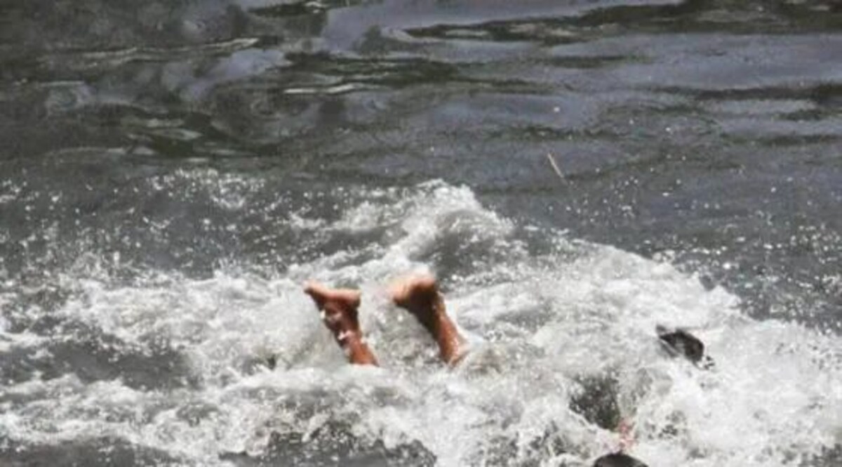 MP Crime News: मूर्ति विसर्जन के दौरान तालाब में 7 बच्चे डूबे, चार की मौत, 3 गंभीर प्रतिकात्मक तस्वीर