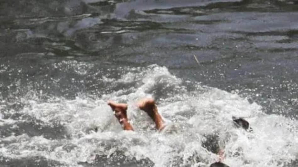 MP Crime News: मूर्ति विसर्जन के दौरान तालाब में 7 बच्चे डूबे, चार की मौत, 3 गंभीर MP Crime News: मूर्ति विसर्जन के दौरान तालाब में 7 बच्चे डूबे, चार की मौत, 3 गंभीर