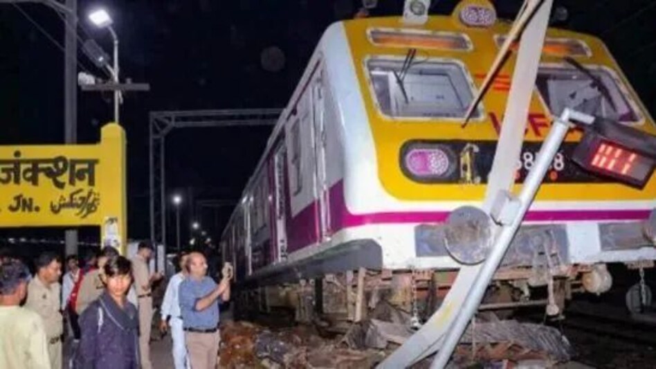 मथुरा स्टेशन के प्लेटफॉर्म पर ट्रेन चढ़ जाने की घटना के बाद पांच रेलकर्मी निलंबित मथुरा स्टेशन के प्लेटफॉर्म पर ट्रेन चढ़ जाने की घटना के बाद पांच रेलकर्मी निलंबित