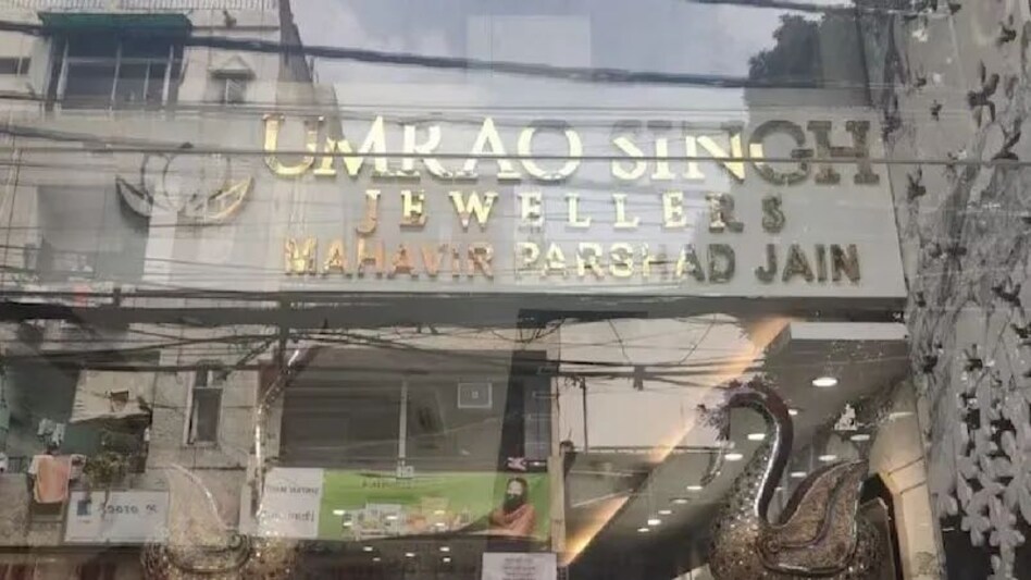 भोगल में हुई 25 करोड़ की चोरी का मामला सुलझा! भोगल में हुई 25 करोड़ की चोरी का मामला सुलझा!