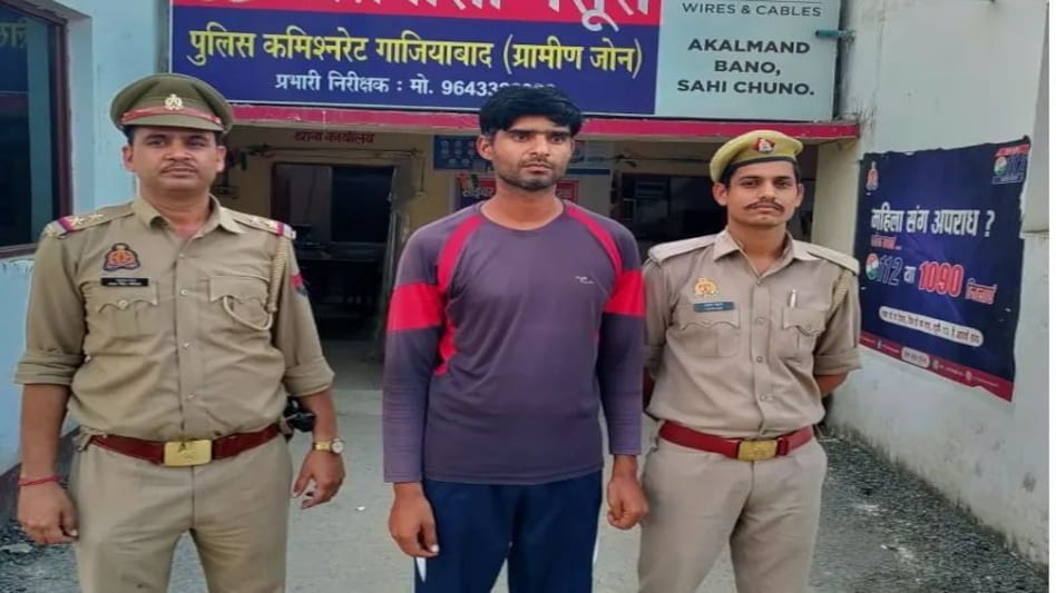 महिलाओं से अश्लील हरकत, विरोध किया तो महिला को सड़क पर ढकेला, महिला की मौत, सीआरपीएफ का पूर्व जवान गिरफ्तार महिलाओं से अश्लील हरकत, विरोध किया तो महिला को सड़क पर ढकेला, महिला की मौत, सीआरपीएफ का पूर्व जवान ...