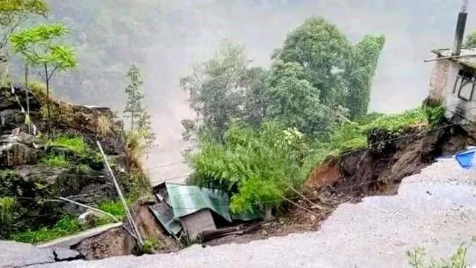 Shocking Video : Sikkim Flood में अब 14 लोगों की मौत, 102 से ज्यादा लापता, 22 जवानों का अभी तक कुछ भी अता-पता नहीं Shocking Video : Sikkim Flood में अब 14 लोगों की मौत, 102 से ज्यादा लापता, 22 जवानों का अभी तक कुछ ...