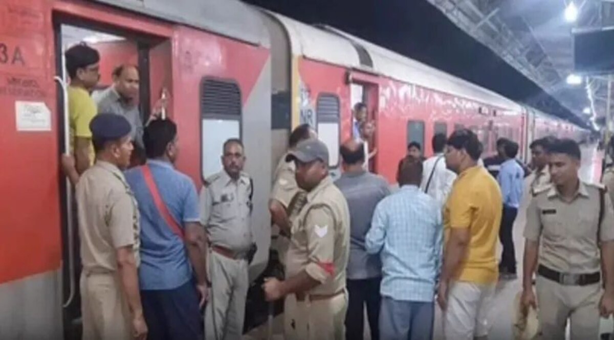 युवक ट्रेन में पी रहा था शराब, दंपत्ति ने किया विरोध, ट्रेन में सफर कर रहे वैज्ञानिक दंपत्ति पर किया पेशाब जांच जारी