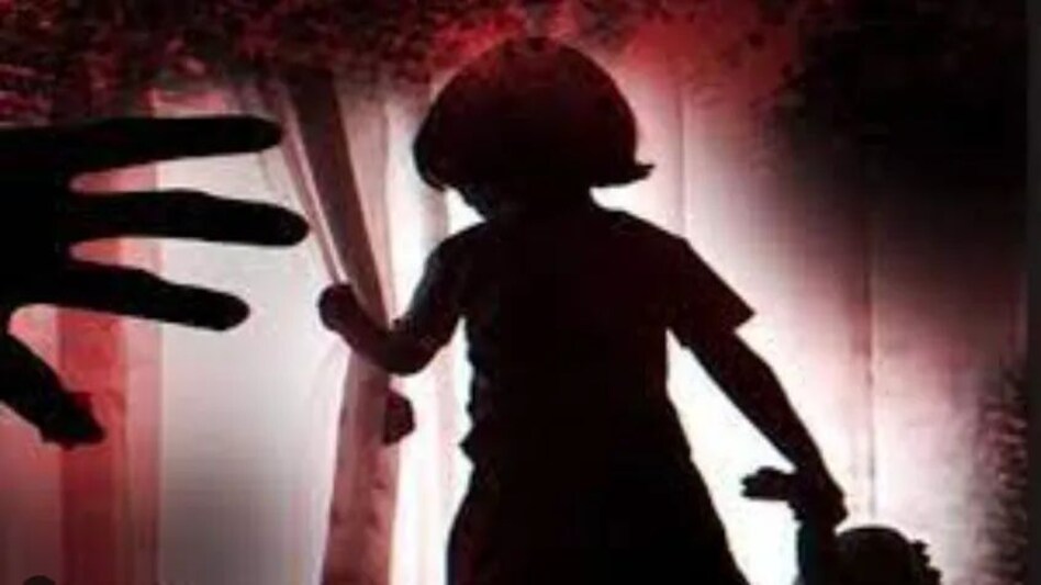 गाजियाबाद में रेप के बाद सात साल की बच्ची की हत्या, हत्याकांड में रिश्ते का मामा इमरान गिरफ्तार गाजियाबाद में रेप के बाद सात साल की बच्ची की हत्या, हत्याकांड में रिश्ते का मामा इमरान गिरफ्तार