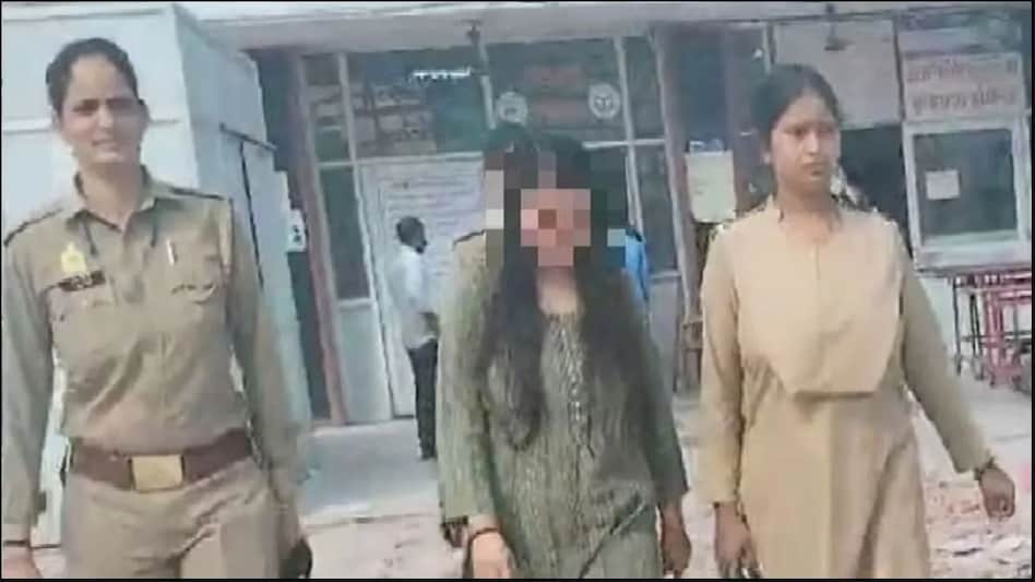 इनकम टैक्स इंस्पेक्टर बताकर कांस्टेबल से लव मैरिज की थी, फिर करने लगी ठगी, इस तरह खुला पूरा खेल इनकम टैक्स इंस्पेक्टर बताकर कांस्टेबल से लव मैरिज की थी, फिर करने लगी ठगी, इस तरह खुला पूरा खेल