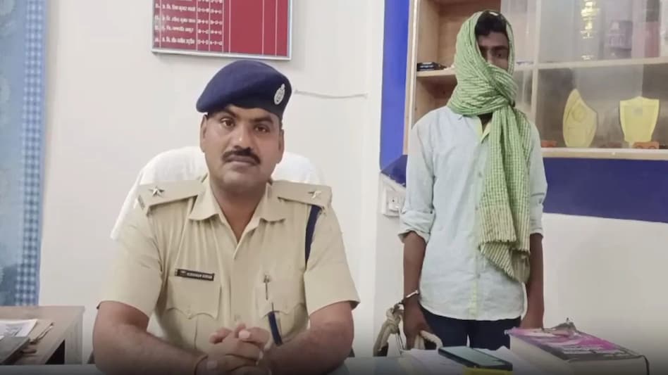 मौलाना मदरसा में पढ़ने वाली 13 साल की लड़की से करता था रेप, गर्भवती हुई तो... मौलाना मदरसा में पढ़ने वाली 13 साल की लड़की से करता था रेप, गर्भवती हुई तो...