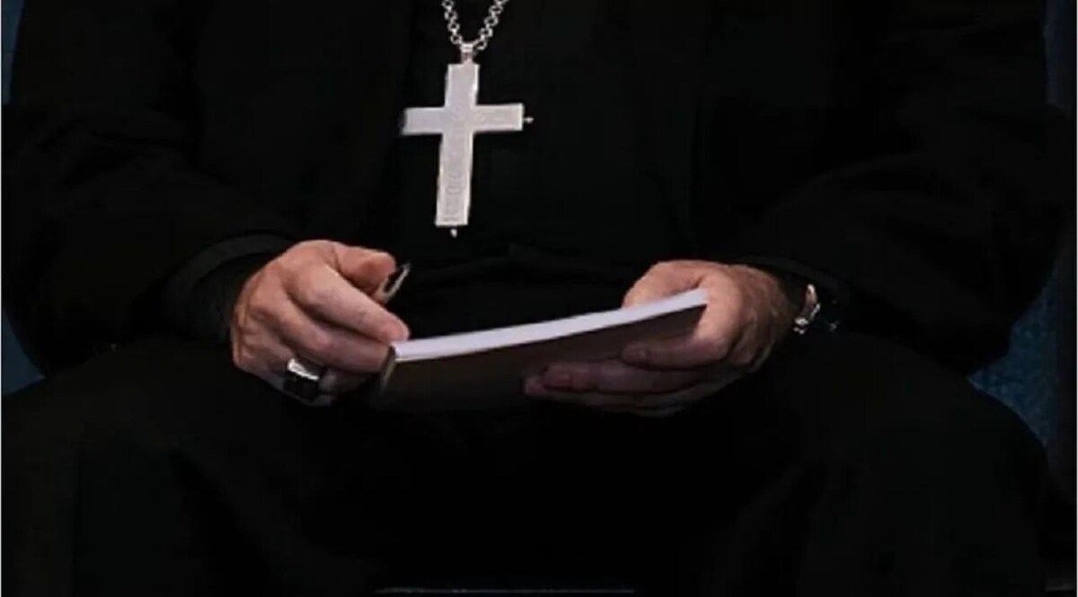 पैसों का लालच देकर करा रहे थे धर्मांतरण, कौशांबी में धर्मांतरण कराने के आरोप में नौ लोग गिरफ्तार नौ गिरफ़्तार