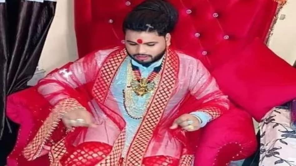 Delhi Dwarka Baba Arrested : दुल्हनिया बाबा, बाबा ठरकी उर्फ गुरू घंटाल उर्फ विनोद कश्यप की कहानी पूरी फिल्मी हैं, ये अब यहां पहुंच चुका है! Delhi Dwarka Baba Arrested : दुल्हनिया बाबा, बाबा ठरकी उर्फ गुरू घंटाल उर्फ विनोद कश्यप की कहानी पू...