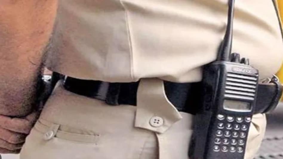 दिल्ली में यातायात पुलिसकर्मी बनकर की ठगी, निजी कंपनी के कर्मचारियों से लूटे 50 लाख रुपये दिल्ली में यातायात पुलिसकर्मी बनकर की ठगी, निजी कंपनी के कर्मचारियों से लूटे 50 लाख रुपये