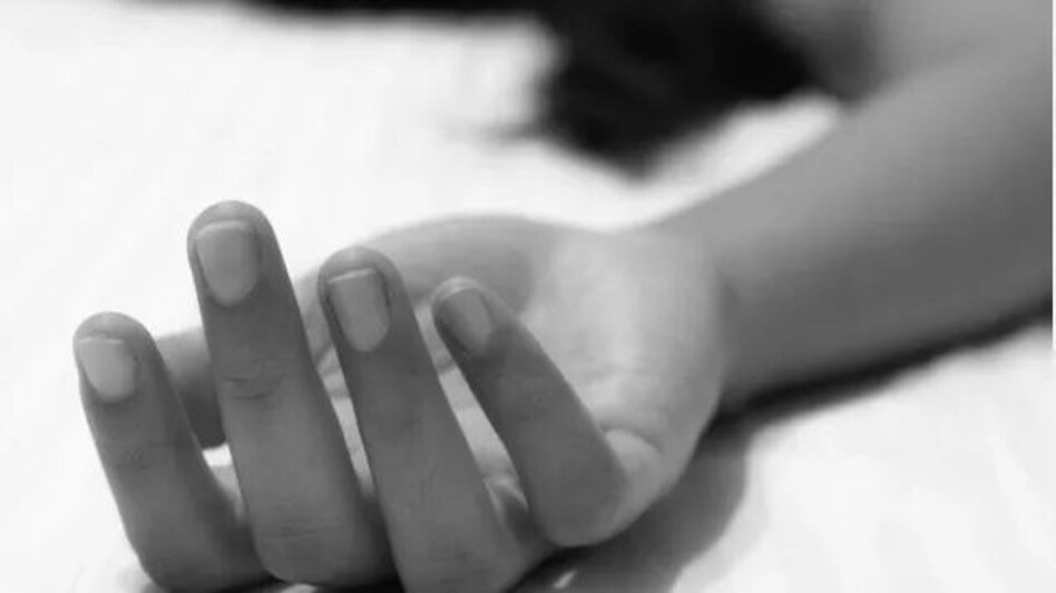 मध्य प्रदेश में खौफनाक वारदात, दूसरे समुदाय के प्रेमी के साथ ‘लिव इन’ में रह रही बहन का तलवार से सिर काटा मध्य प्रदेश में खौफनाक वारदात, दूसरे समुदाय के प्रेमी के साथ ‘लिव इन’ में रह रही बहन का तलवार से सि...