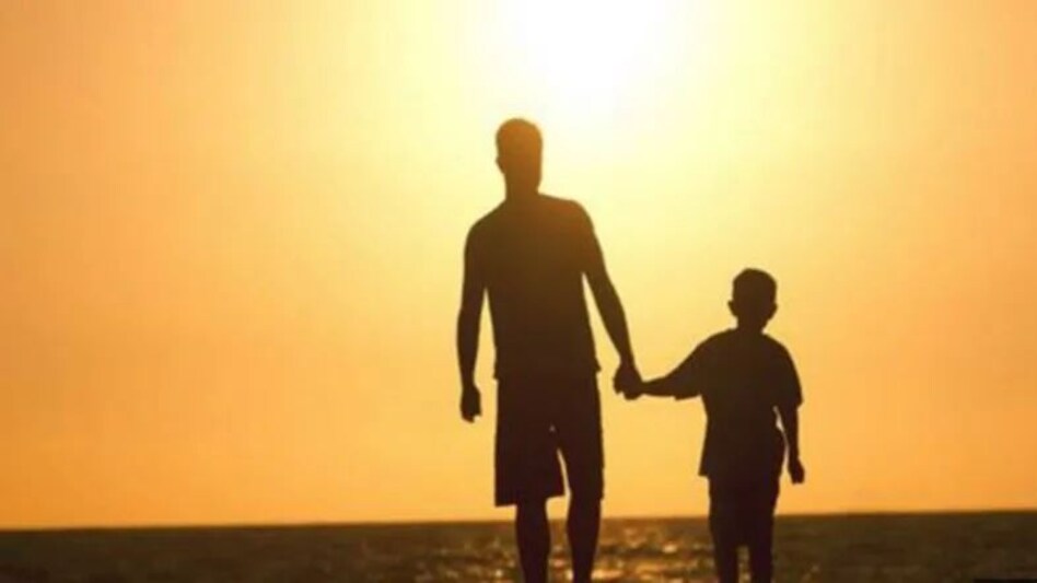 12 साल पहले तेज बारिश में बहा था बच्चा, घर से 1000 किलोमीटर दूर पुलिस ने ढूंढ निकाला बच्चा, उत्तराखंड पुलिस ने लौटाई परिवार की खुशियाँ 12 साल पहले तेज बारिश में बहा था बच्चा, घर से 1000 किलोमीटर दूर पुलिस ने ढूंढ निकाला बच्चा, उत्तराख...