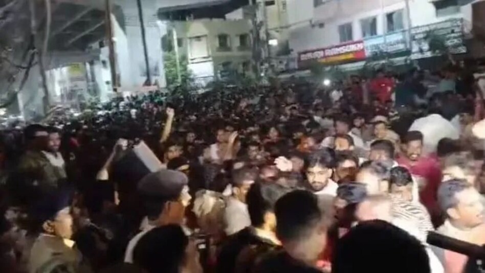 तेलंगाना में परीक्षा रद्द हुई तो छात्रा ने दी जान, अभ्यर्थी की आत्महत्या को लेकर कांग्रेस और बीआरएस के बीच जुबानी जंग तेलंगाना में परीक्षा रद्द हुई तो छात्रा ने दी जान, अभ्यर्थी की आत्महत्या को लेकर कांग्रेस और बीआरएस...