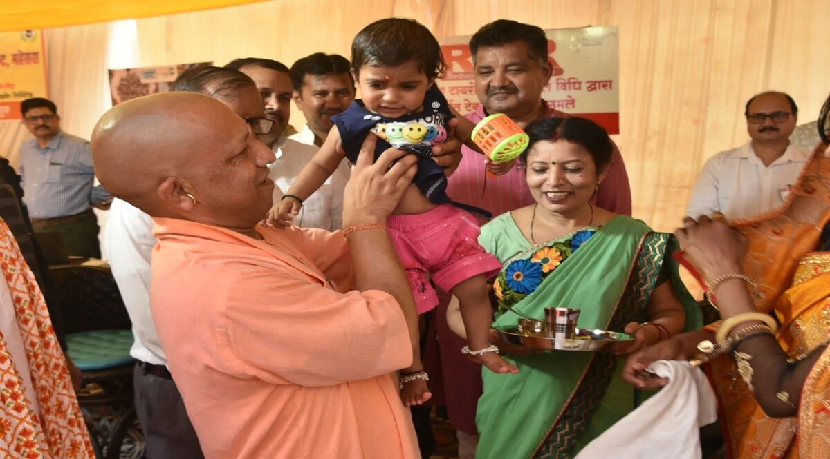 यूपी में पैनिक बटन से सुरक्षित होगा बेटियों का सफर, योगी सरकार प्रदेश की बेटियों और महिलाओं को देगी पैनिक बटन की ताकत Photo