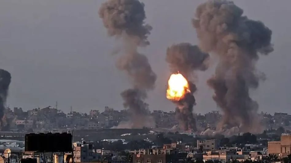 हमास को छोड़कर हिजबुल्लाह पर टूट पड़ा इजराइल, जंग में नया ट्विस्ट हमास को छोड़कर हिजबुल्लाह पर टूट पड़ा इजराइल, जंग में नया ट्विस्ट