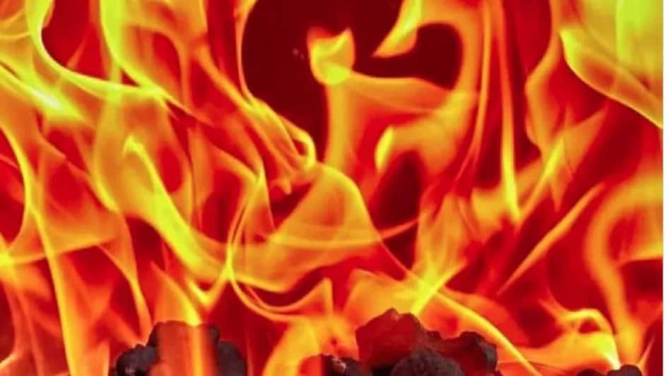 मेरठ में एक मकान में विस्फोट, चार लोगों की मौत, सीएम योगी ने जताया शोक मेरठ में एक मकान में विस्फोट, चार लोगों की मौत, सीएम योगी ने जताया शोक