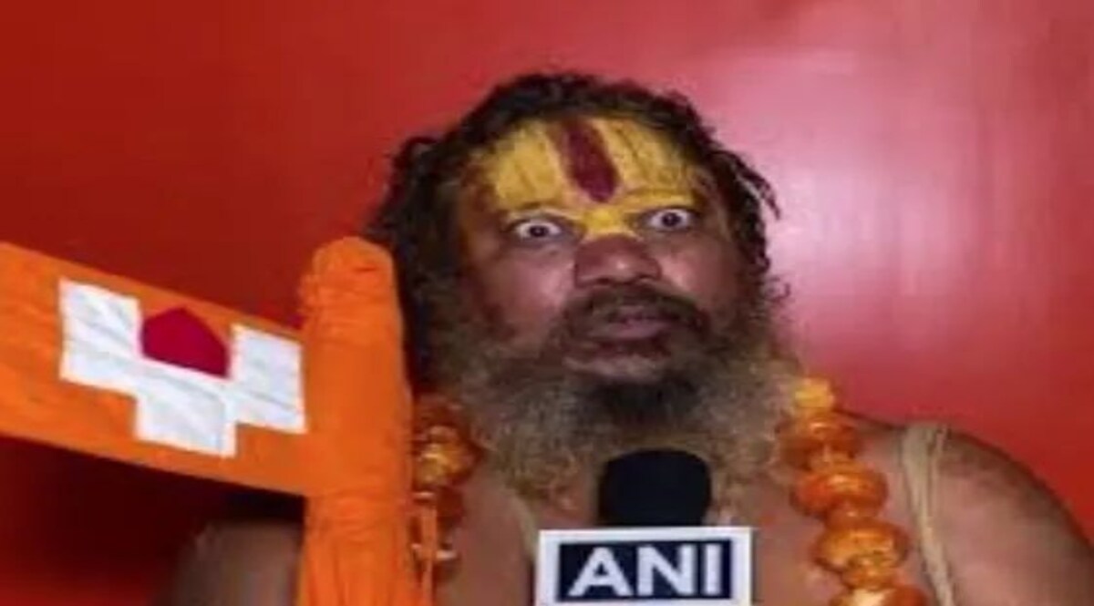 स्वामी प्रसाद पर भड़के जगतगुरु परमहंस, कहा गोली मारने वाले को दूंगा 25 करोड़ का इनाम, पहले शाहरुख खान की चमड़ी उधेड़ने की कही थी बात अपने बिगड़े बोल की वजह से अक्सर सुर्खियों में रहते हैं परमहंस आचार्य