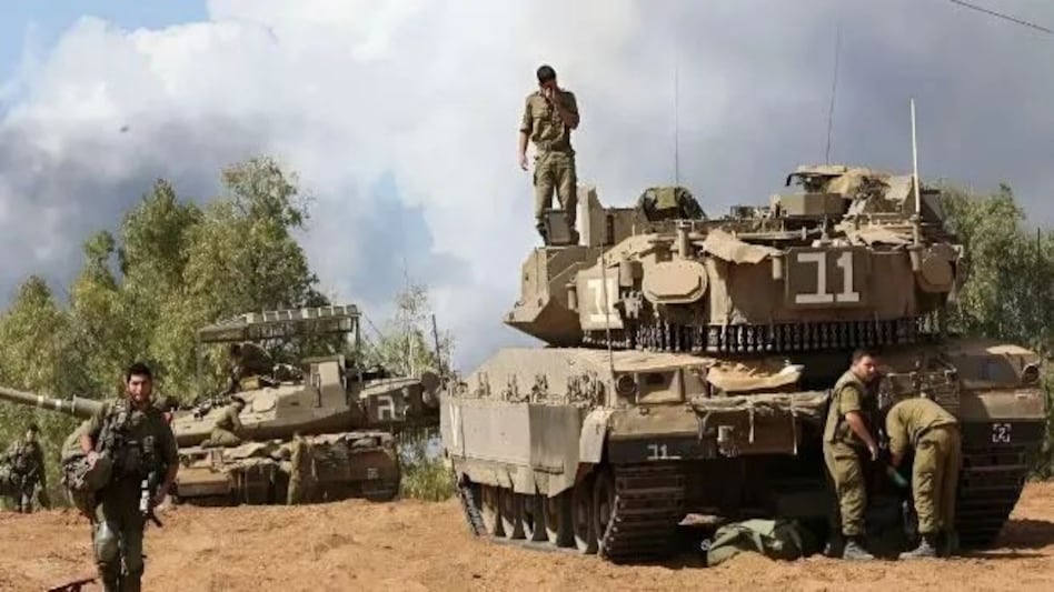 Israel Hamas War: इजराइल के टैंकों में 'देसी जुगाड़', जानिए क्या है हमास के आत्मघाती ड्रोन से बचने की ये तरकीब Israel Hamas War: इजराइल के टैंकों में 'देसी जुगाड़', जानिए क्या है हमास के आत्मघाती ड्रोन से बचने ...