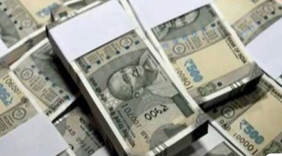 मज़दूर के खाते में जमा हुये दो अरब से अधिक रुपये, आयकर विभाग ने भेजा नोटिस Photo