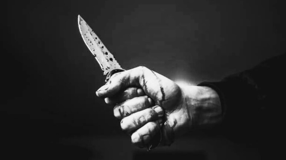 उत्तर प्रदेश के मेरठ में पति ने काट डाला पत्नी का गला, अवैध संबंघों के शक में पत्नी की हत्या कर पति फरार उत्तर प्रदेश के मेरठ में पति ने काट डाला पत्नी का गला, अवैध संबंघों के शक में पत्नी की हत्या कर पति...