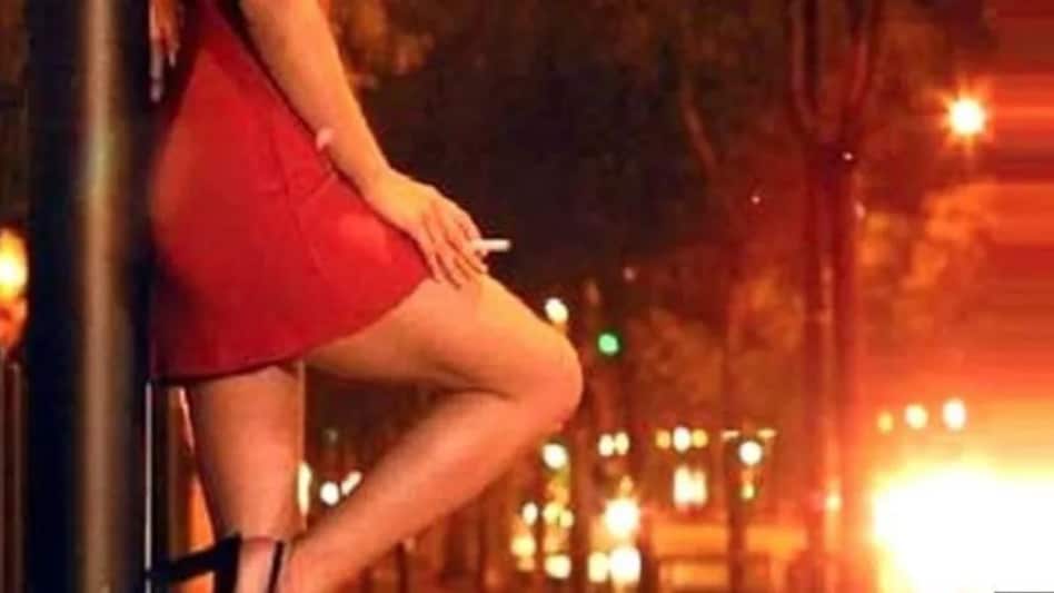 गुजरात में जिस्मफरोशी के खिलाफ सबसे बड़ा ऑपरेशन, 2,000 स्पा और होटलों में छापेमारी, कॉलगर्ल नेटवर्क के 183 लोग गिरफ्तार गुजरात में जिस्मफरोशी के खिलाफ सबसे बड़ा ऑपरेशन, 2,000 स्पा और होटलों में छापेमारी, कॉलगर्ल नेटवर्क...