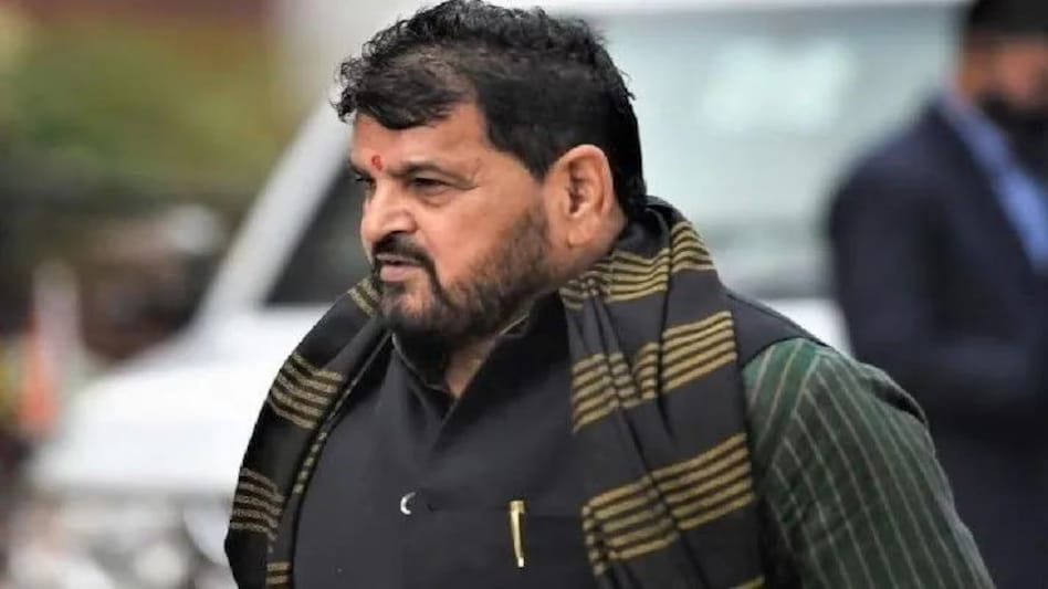 बृजभूषण सिंह ने यौन उत्पीड़न मामले में गवाहों के बयानों में विरोधाभास का दावा किया, अदालत से आरोपमुक्त करने का किया आग्रह बृजभूषण सिंह ने यौन उत्पीड़न मामले में गवाहों के बयानों में विरोधाभास का दावा किया, अदालत से आरोपमु...