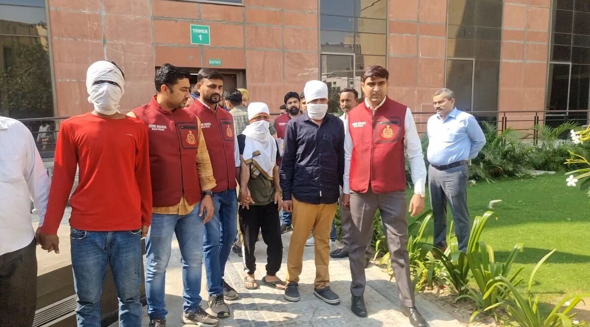 दुबई और गल्फ कंट्री भेजने के नाम पर करीब 1000 लोगों से धोखाधड़ी Delhi Fake Visa Racket Busted