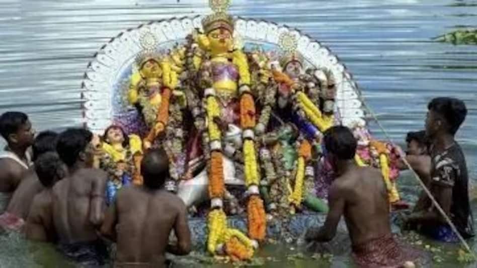 महाराष्ट्र : दुर्गा प्रतिमा के विसर्जन के दौरान जनरेटर में आग लगने से नौ बच्चे झुलसे महाराष्ट्र : दुर्गा प्रतिमा के विसर्जन के दौरान जनरेटर में आग लगने से नौ बच्चे झुलसे
