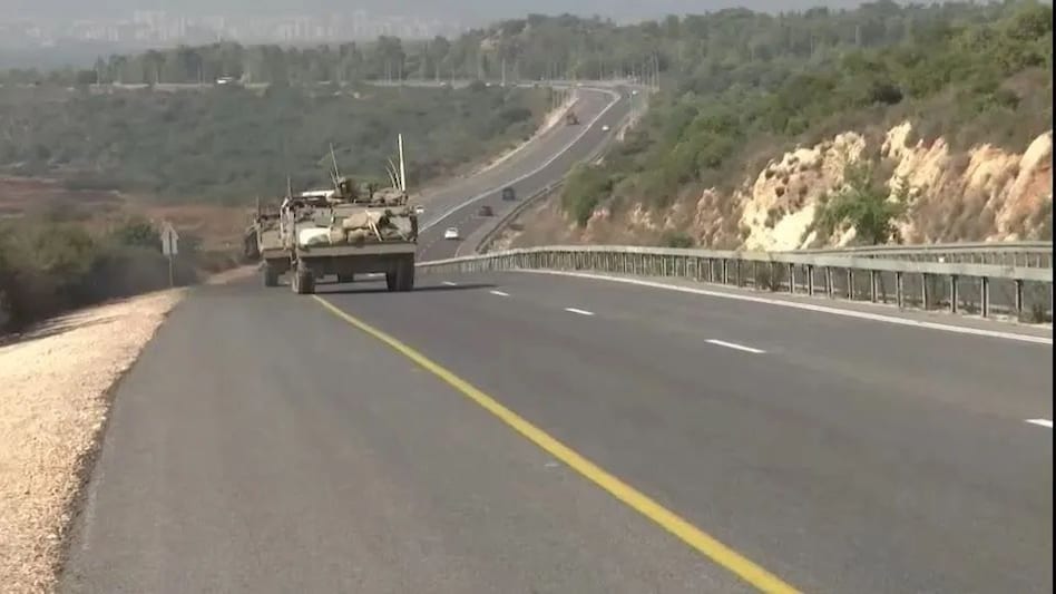 Israel Hamas War: तीसरे हफ्ते में खुले कई मोर्चे, गाजा पट्टी से उठा बारूदी धुआं घोंटने लगा दुनिया का दम Israel Hamas War: तीसरे हफ्ते में खुले कई मोर्चे, गाजा पट्टी से उठा बारूदी धुआं घोंटने लगा दुनिया क...