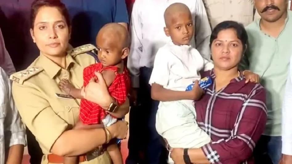 नवरात्रि में कन्या पूजन के नाम पर दो बच्चियों का अपहरण, मर्सिडीज वाले कि़नैपर्स बड़े शहरों मे बेचते थे बच्चे नवरात्रि में कन्या पूजन के नाम पर दो बच्चियों का अपहरण, मर्सिडीज वाले कि़नैपर्स बड़े शहरों मे बेचते...