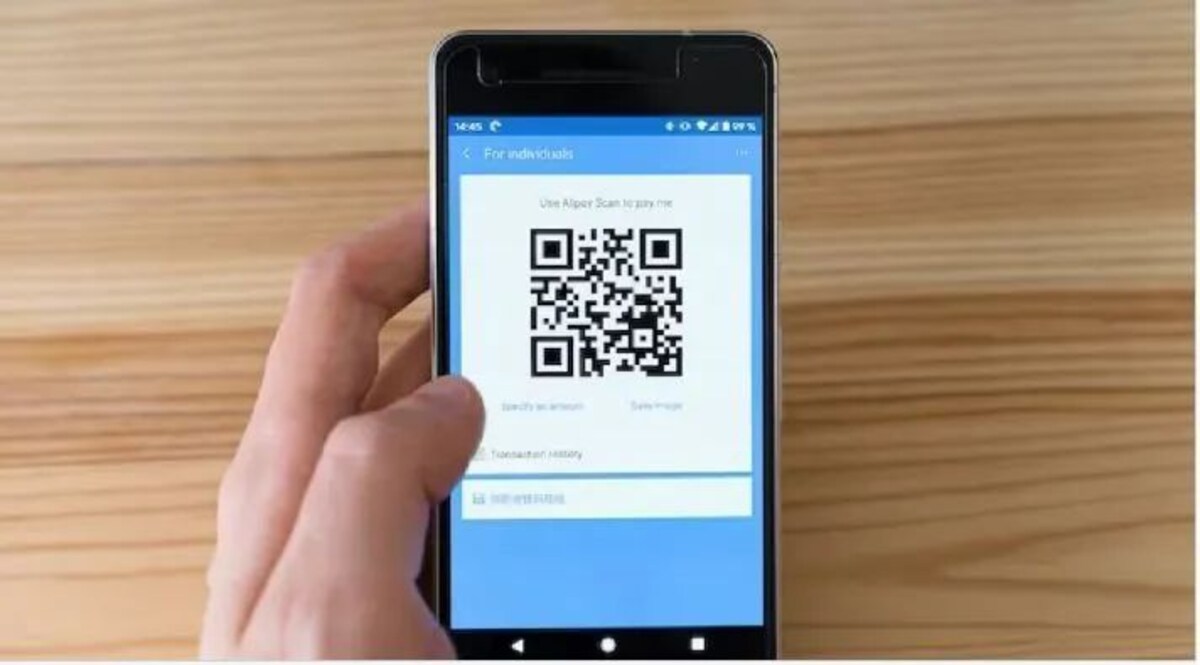 QR कोड स्कैन करते ही कट जाएगी जेब? मार्केट में Cyber Crime के नए तरीके से डर गए लोग! QR कोड को स्कैन करते ही कट सकती है जेब
