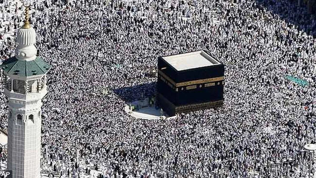 हज यात्रा कराने का वादा कर UAE के 150 लोगों से 6 करोड़ की ठगी, दुबई में भारतीय गिरफ्तार हज यात्रा कराने का वादा कर UAE के 150 लोगों से 6 करोड़ की ठगी, दुबई में भारतीय गिरफ्तार