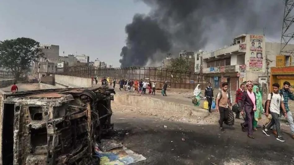 दिल्ली दंगा : अदालत ने हत्या, लूटपाट के मामले में 11 आरोपियों को बरी किया दिल्ली दंगा : अदालत ने हत्या, लूटपाट के मामले में 11 आरोपियों को बरी किया