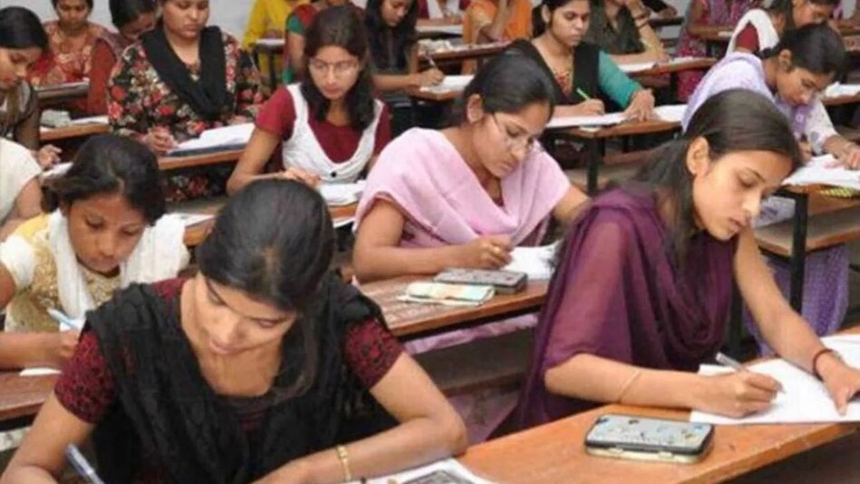 यूपी में आज से शुरू हुई सरकारी नौकरियों की बंपर परीक्षा, यूपीएसटीएफ की सॉल्वर गैंग और पेपर लीक गैंग्स पर पैनी नजर यूपी में आज से शुरू हुई सरकारी नौकरियों की बंपर परीक्षा, यूपीएसटीएफ की सॉल्वर गैंग और पेपर लीक गैंग...