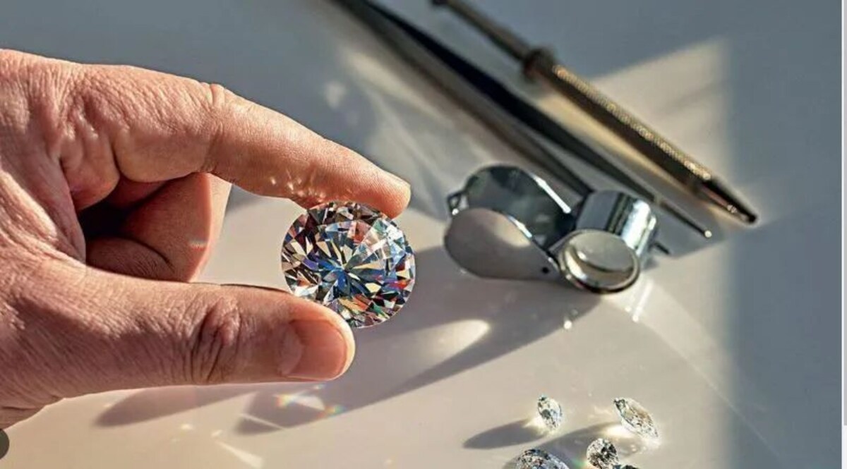 मुंबई के ज्वेल थीफ, शोरुम से 5.62 करोड़ रुपये के हीरे चोरी, दो कर्मचारियों समेत तीन गिरफ्तार जांच में जुटी पुलिस