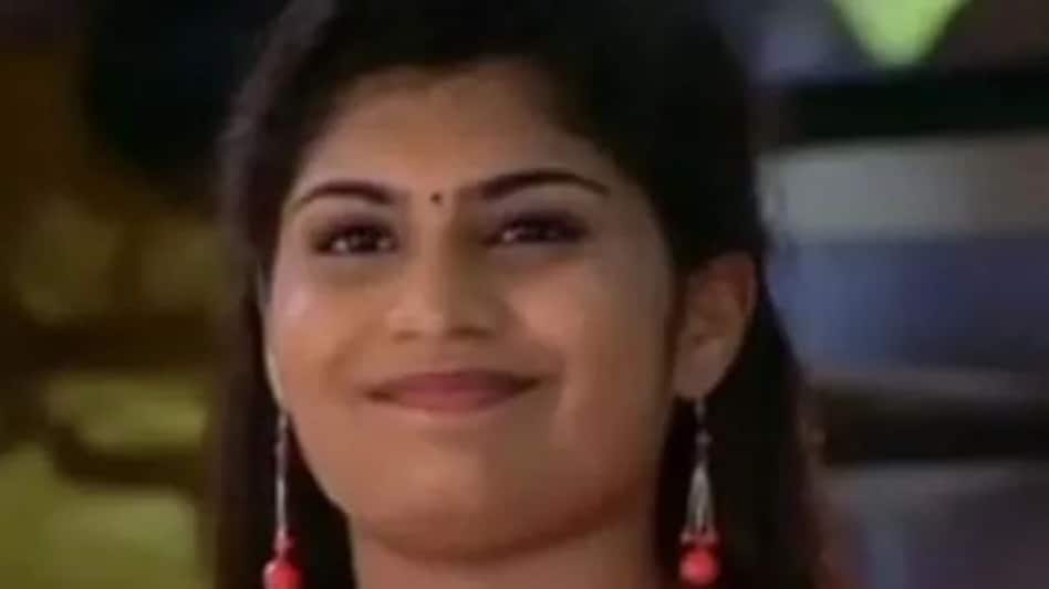 केरल में मलयालम धारावाहिकों की एक्ट्रेस की मौत, आठ महीने की गभर्वती अभिनेत्री की हार्ट अटैक से मौत केरल में मलयालम धारावाहिकों की एक्ट्रेस की मौत, आठ महीने की गभर्वती अभिनेत्री की हार्ट अटैक से मौत
