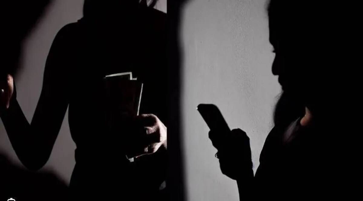 सीनियर सिटिजन्स से सेक्सटॉर्शन करने वाला गैंग, Nude वीडियो के नाम पर ब्लैकमेलिंग और लाखों की ठगी जांच में जुटी पुलिस