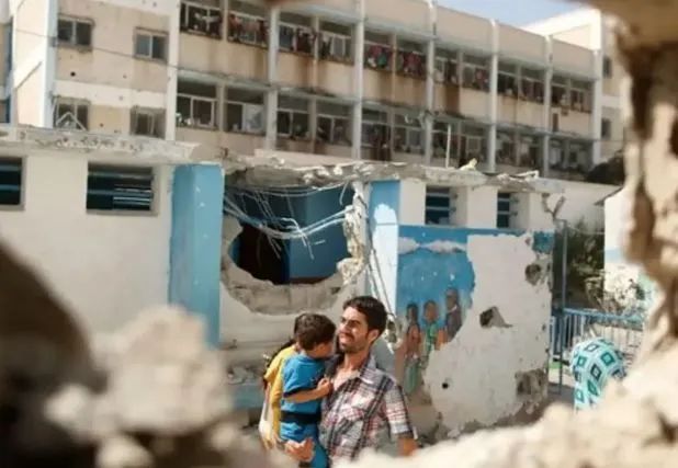 गाजा में UN स्कूल के पास इजरायल का हमला, आंखों के सामने 27 लोगों के उड़े परखचे गाजा में UN स्कूल के पास इजरायल का हमला, आंखों के सामने 27 लोगों के उड़े परखचे