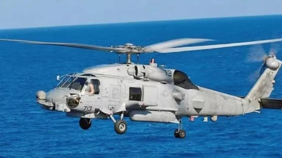 कोच्चि में हेलीकॉप्टर दुर्घटना में नौसैनिक की मौत, आईएनएस गरुड़ के रनवे पर हेलीकॉप्टर दुर्घटनाग्रस्त कोच्चि में हेलीकॉप्टर दुर्घटना में नौसैनिक की मौत, आईएनएस गरुड़ के रनवे पर हेलीकॉप्टर दुर्घटनाग्रस्...