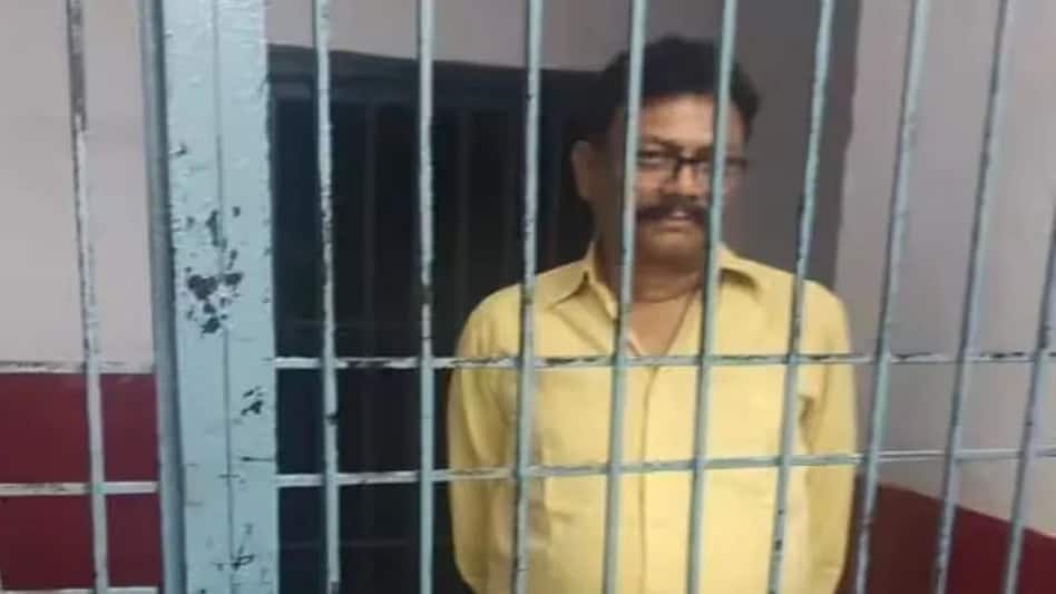 करोड़ों की जालसाजी में यूपी के बाराबंकी का पूर्व विधायक पवन पांडेय गिरफ्तार, जानें STF ने क्यों लिया ये बड़ा एक्शन करोड़ों की जालसाजी में यूपी के बाराबंकी का पूर्व विधायक पवन पांडेय गिरफ्तार, जानें STF ने क्यों लिय...