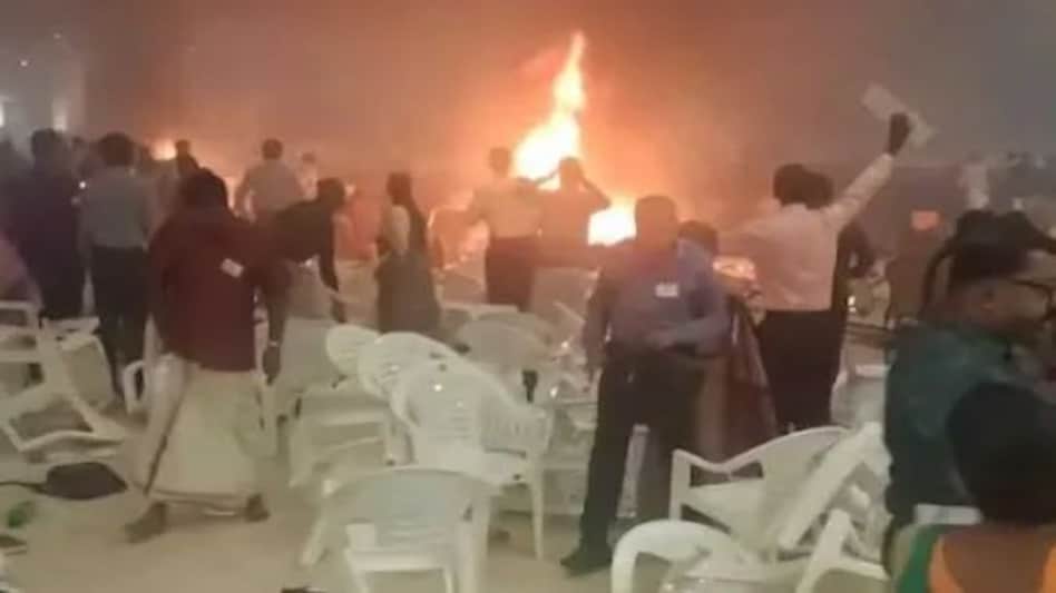 केरल विस्फोट: सोशल मीडिया के माध्यम से सांप्रदायिक रूप से भड़काऊ सामग्री फैलाने के लिए 54 मामले दर्ज केरल विस्फोट: सोशल मीडिया के माध्यम से सांप्रदायिक रूप से भड़काऊ सामग्री फैलाने के लिए 54 मामले दर्...