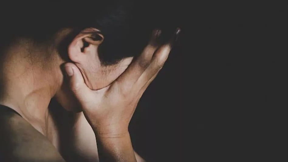 "अपने केबिन में बुलाकर करता था गंदी हरकतें," 50 से ज्यादा लड़कियों ने प्रिंसिपल पर लगाए आरोप "अपने केबिन में बुलाकर करता था गंदी हरकतें," 50 से ज्यादा लड़कियों ने प्रिंसिपल पर लगाए आरोप