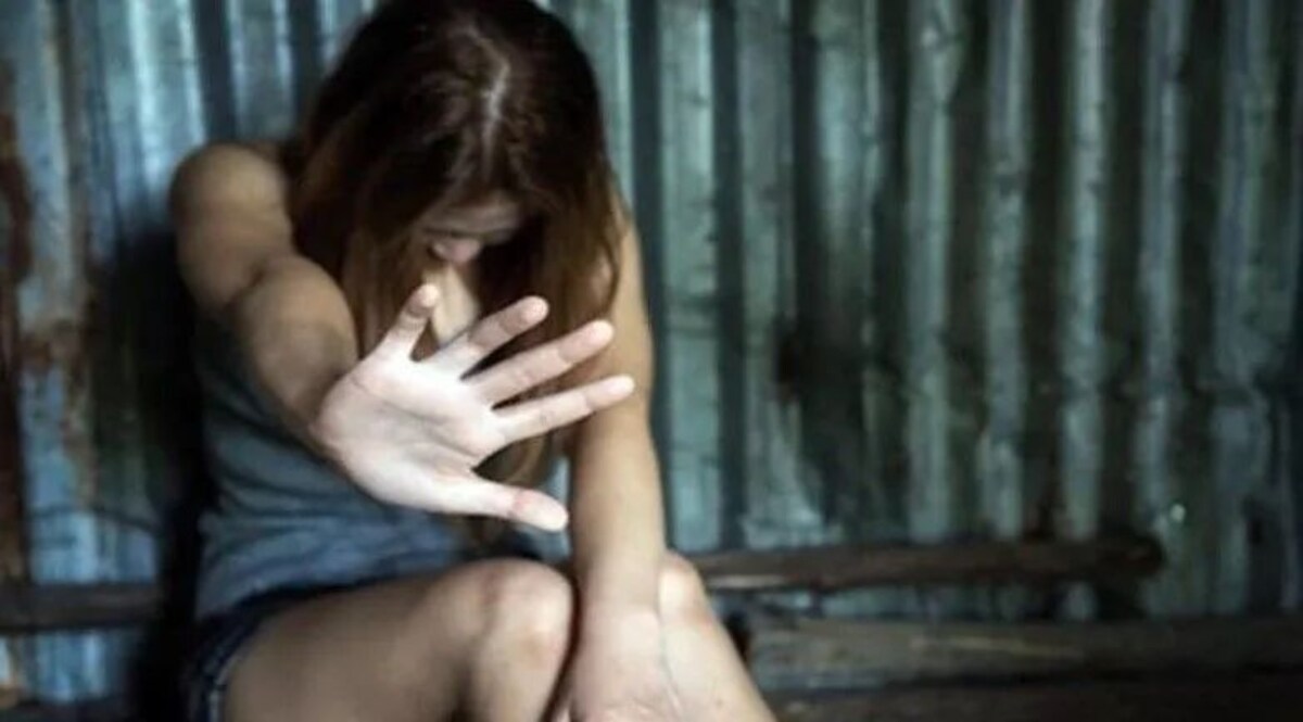 41 साल का स्कूल टीचर 8वीं की बच्ची से करता रहा बार-बार बलात्कार, एक खास सीक्रेट बनी रेप की वजह rape news